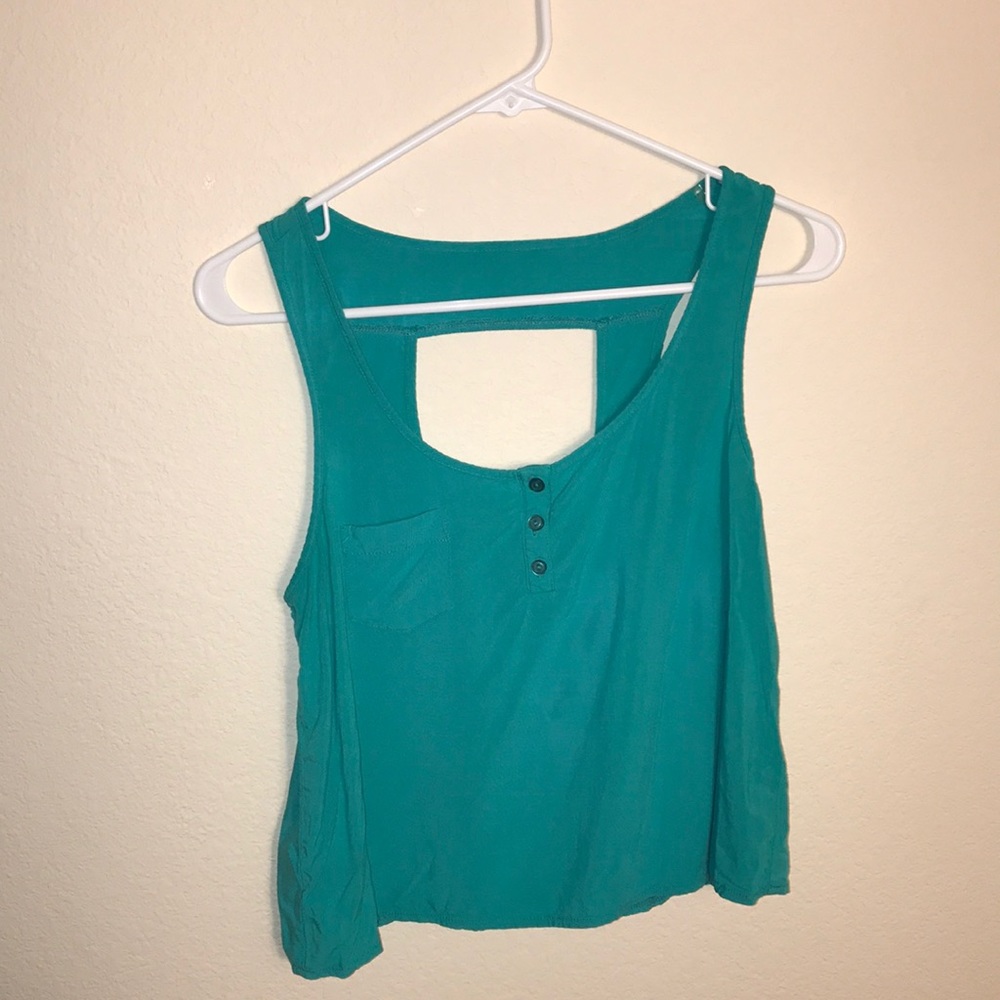 Crop tank w/ cut out back